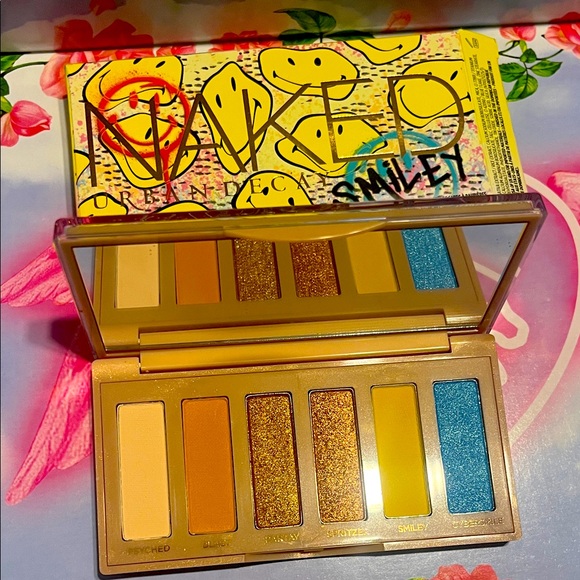 Urban Decay Smiley Eyeshadow Palette - Bold Hues - Picture 1 of 3